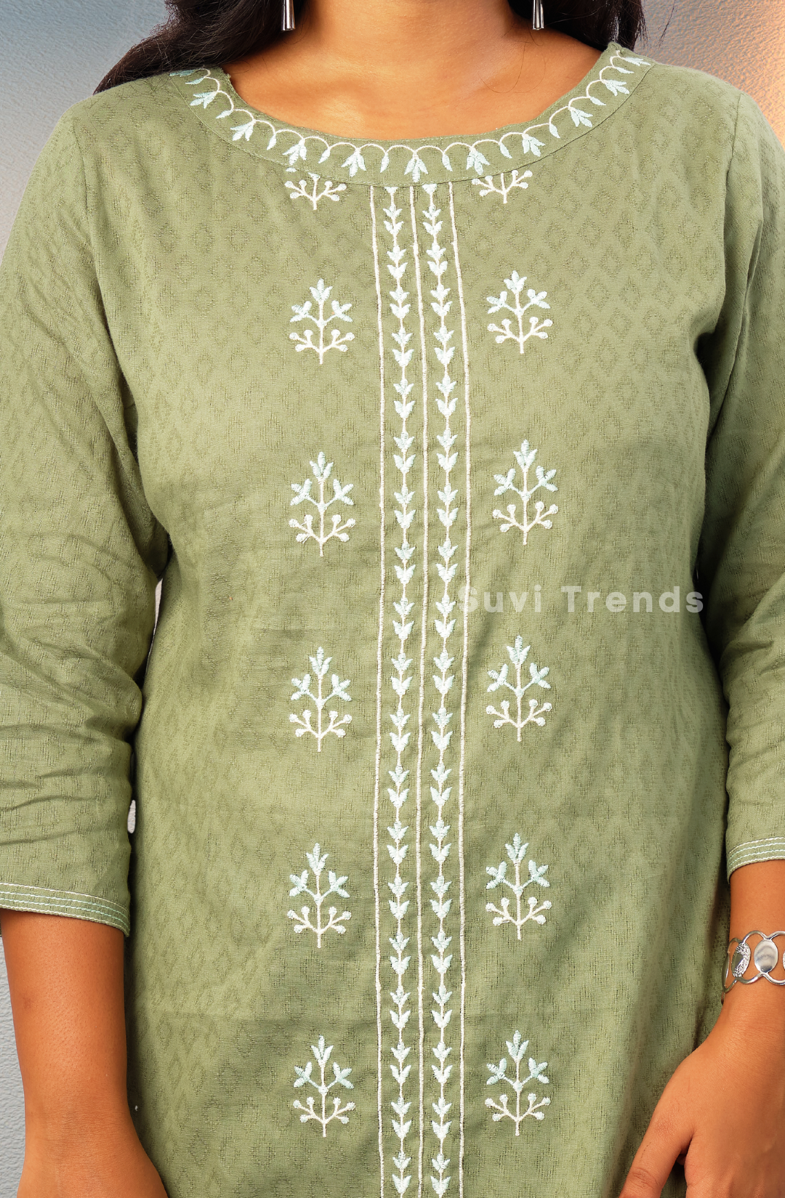 Green Embroidered Straight Cut Kurta