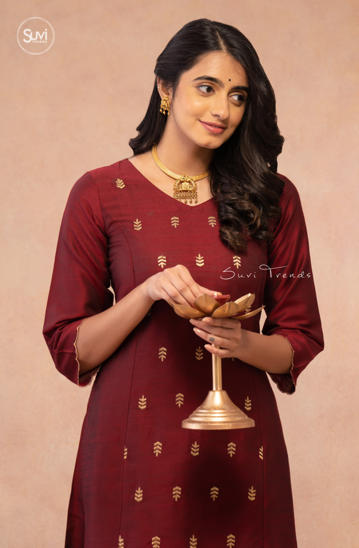 Contrast Geometric Motif Embroidered Kurta - Maroon