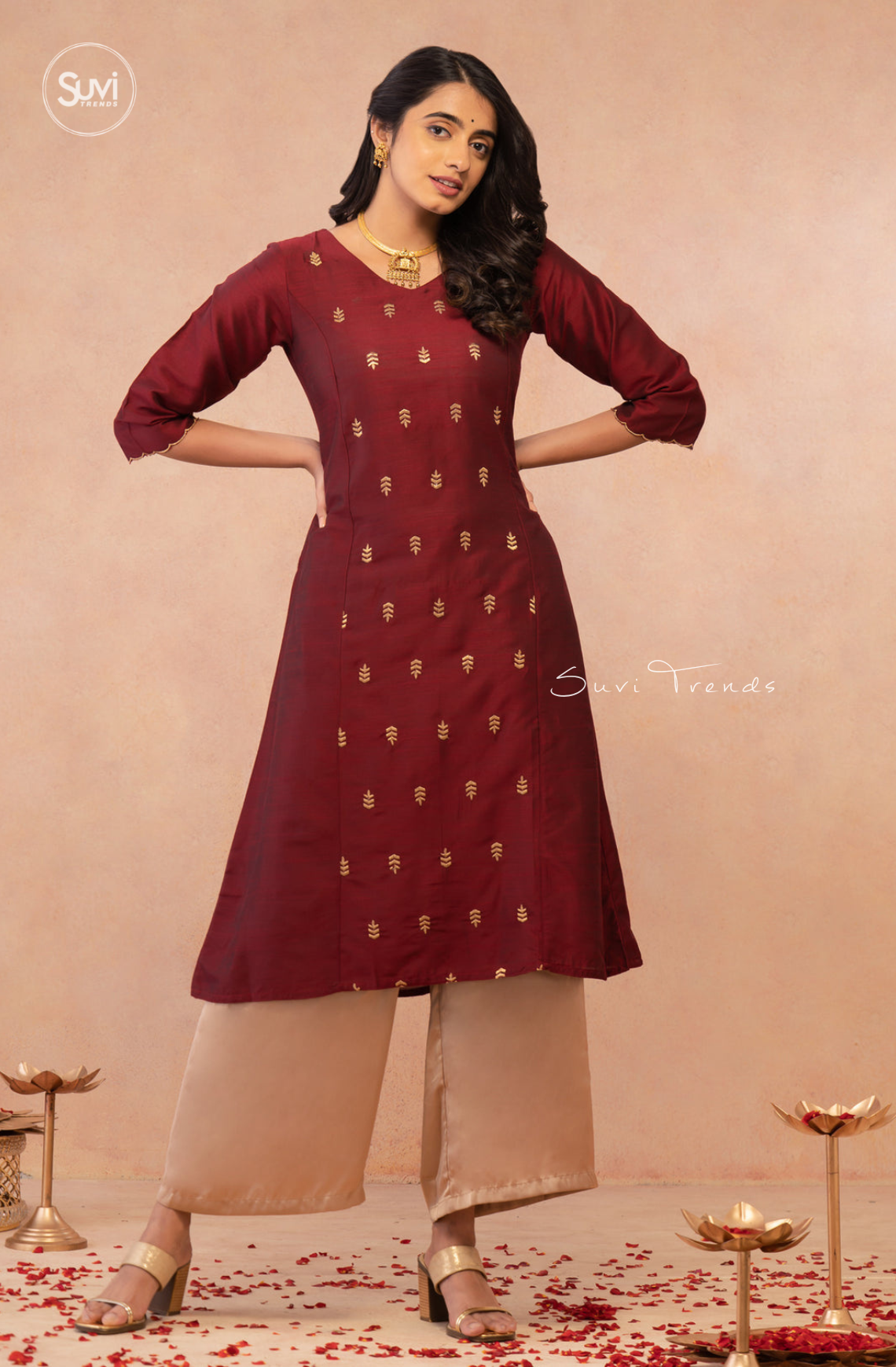 Contrast Geometric Motif Embroidered Kurta - Maroon