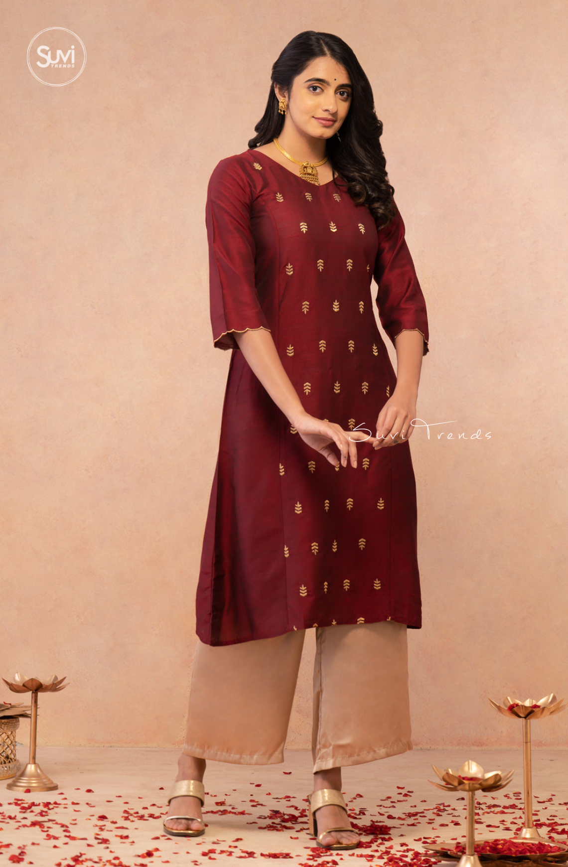 Contrast Geometric Motif Embroidered Kurta - Maroon