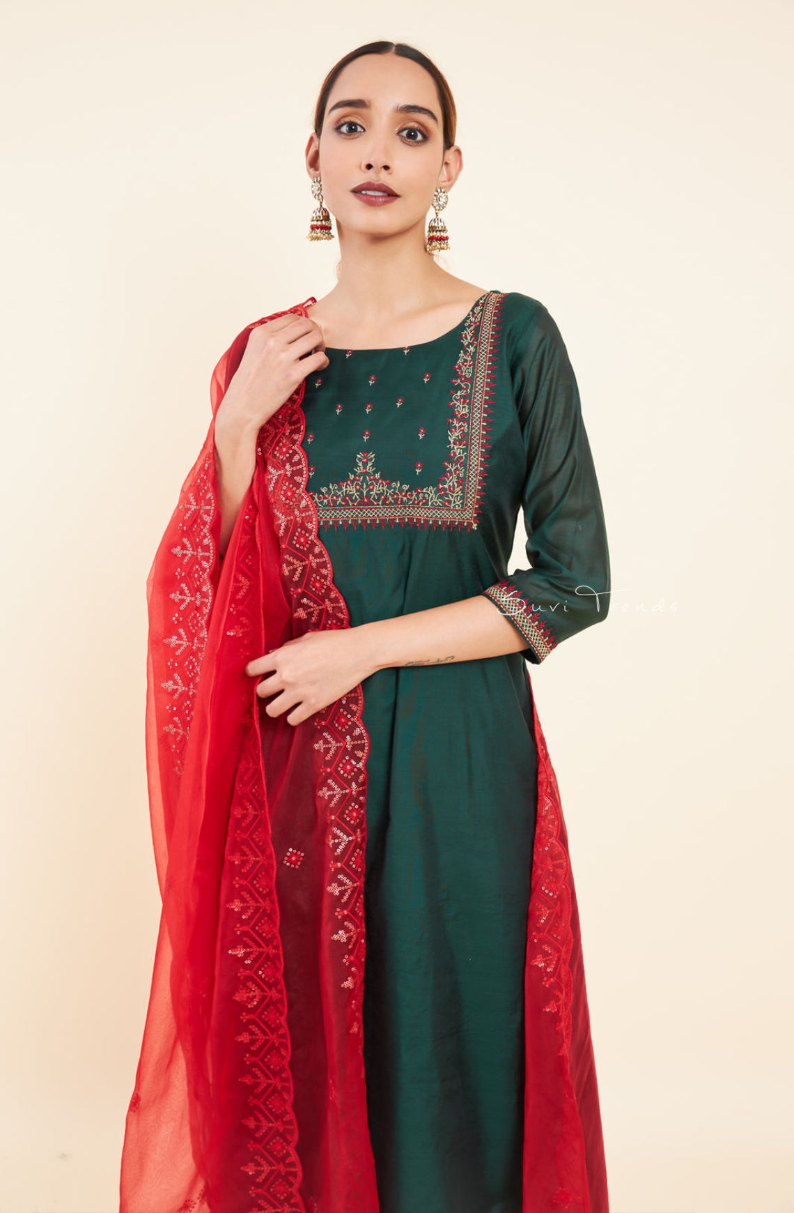 Floral & Checked Embroidered Motif Kurta Set - Green & Red