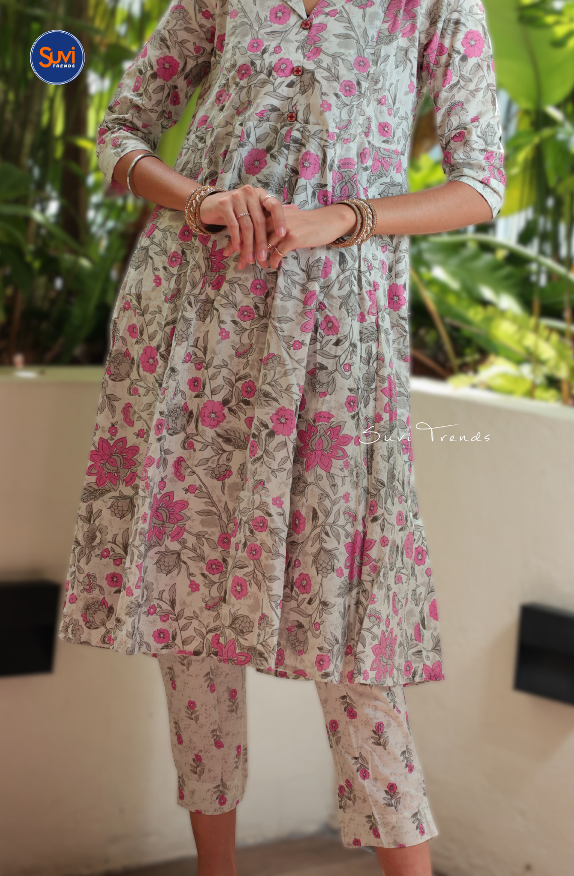 Floral Printed Kurta Pant Set - Greyish White