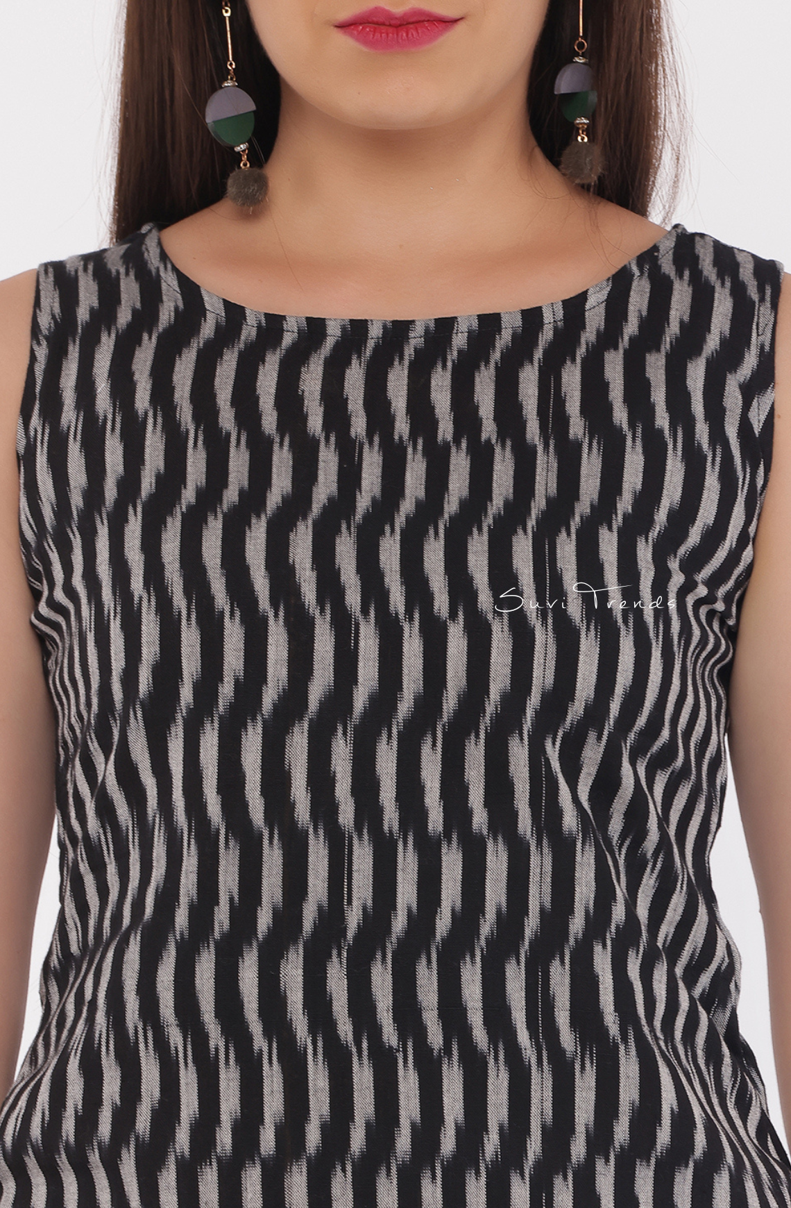 Handloom Wavy Ikat Top - Black (Sleeves Attached)
